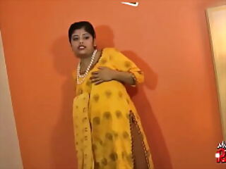 Heavy Indian women disrobes heavens webcam